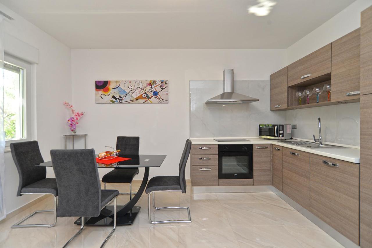 Apartments Mala Vala 925 - Adapted Fažana Eksteriør billede