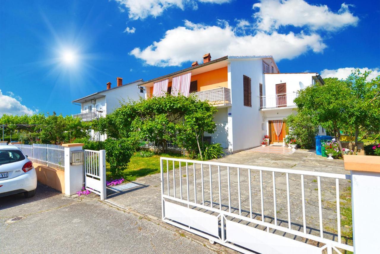 Apartments Mala Vala 925 - Adapted Fažana Eksteriør billede